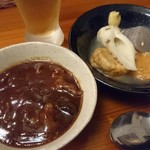 母ちゃんの台所 - この日のお通しはビーフシチューとおでん。取りあえずグラス生で乾杯！