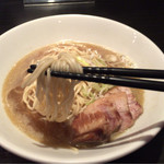 2016年10月 伊藤 銀座店 肉そば 麺アップ