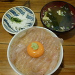 １番人気のひらめのづけ丼１０００円