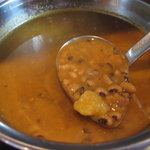 エベレストキッチン - アルボティー、パンダ豆とポテトのカレー