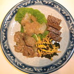 揚子江 - 前菜の羊羹、鶏のレバー、くらげ、中国春菊