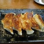 笑み - やはり餃子同士がくっついているのは・・・