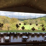 ダイニング ブルーム(軽井沢浅間プリンスホテル) - 浅間山が広がるダイニングルーム