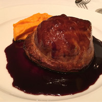 ブーケ・ド・フランス - 牛タンの赤ワイン煮のパイ包み。いい焼き込み！人参のピュレも濃厚で仄かにナツメグ風味。