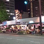 かじしか - 博多の中洲の昭和通沿いの屋台の様子。　博多の屋台はやっぱり楽しいね～