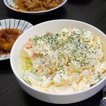 三河屋食堂 - マカロニサラダ
      リンゴが入っていて懐かしい
