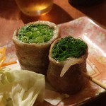 見栄えも食べ応えもあって美味しい「博多のネギ巻串 (250円)」