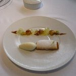 レストラン タテル ヨシノ 銀座 - デセール甘酸っぱいレモンタルト　ショウガのソースでマリネしたアボカド