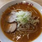 味噌屋 - 店自慢の「味噌屋ラーメン」。至って普通なのだが大人気なんです（笑）