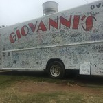 Giovanni's Shrimp Truck - 落書きいっぱいのトラックです