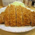 とんかつ燕楽 - 850円のランチメニューとしては、他店よりボリュームがあります。