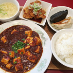 紅虎餃子房 - 麻婆豆腐とドラゴン餃子セット