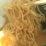 らーめんサッポロ 赤星 - ’１０・０８・１８ 麺のアップ