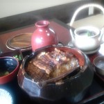 あつた蓬莱軒 本店 - ひつまぶし、季節の土瓶蒸し