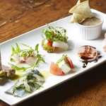 Assortment of 5.6 types of today's chef special hors d'oeuvres (for 2 people)