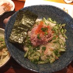 瀬戸内朝採れ鮮魚と酒菜 蒼 - 瀬戸内海鮮丼。
            仕上げは鯛茶漬けに。