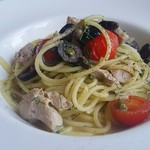 アル・ケッチァーノ - マグロとプチトマトとういきょうのオイルパスタ