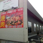 焼肉セブン - 右奥が入口です