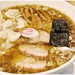 Oomiya Taishouken - ワンタン麺　880円　デカい！何も知らなかったらビビるサイズです。