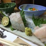 季節料理 藤原 - 一人用にお造りの盛り合わせをお願いしました
      サワラのたたき、タイ、ヒラメ