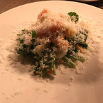 冷たい洋梨がアクセントのサラダ