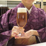 bills 福岡 - 『世界一の朝食』がウリの店なので、フレッシュジュース類がとても美味しいそうですが、
            やっぱりビールです。
            