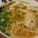 ラーメン暖暮 - ラーメン　630円
      辛みダレ　多め　スープの色