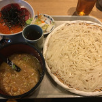 稲庭うどん七蔵特製スープつけ麺＋ミニ丼のセット小（1100円）