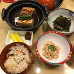 Ryuukyuu Ryourito Ryuukyuu Buyou Yotsutake - じゅーしー、ミミガー、昆布イリチー、豚角煮