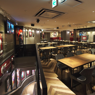 ロック博物館のような店内