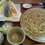 蕎麦はしもと - 小鉢は大根やパプリカのサラダゴマどれ