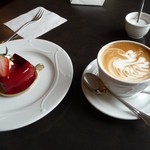 カフェドゥラプレス - ケーキと　カフェ　クレーム