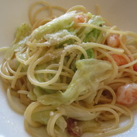 サント ウベルトゥス - キャベツとコンビーフと海老のパスタ