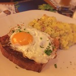 Paulaner am Thielenplatz - 農夫の朝食という名のジャガイモ炒めとレバーケーゼ。