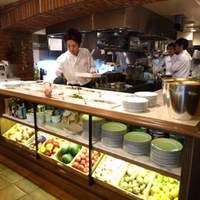 Ristorante IL FIGO INGORDO - ランチ時、前菜が並ぶ