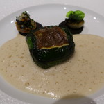 ロオジエ - サラダ菜と秋トリュフで包んだハタのロティ