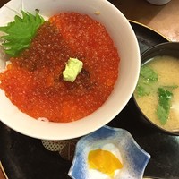 海鮮家 はこだて 本店 - いくら丼 (笑自家製いくら醤油漬け使用