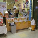 青森県漁連アスパム直営店 - ソフトクリームコーナーの様子です。
