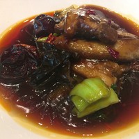 御膳房 銀座店 - 角煮の下にはきくらげと青梗菜がたっぷり