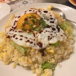 香港料理 麒麟閣 - カニレタスチャーハン