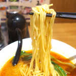 直久 - 今日の麺はコシ十分。坦々スープとよく絡み、満足度の高い仕上がり