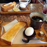 利 - モーニングセットとホットコーヒー
