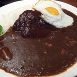 すまいるはぁと - ハンバーグカレーに目玉焼きトッピング