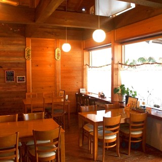 気どりのない雰囲気の店内