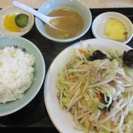 長崎ちゃんぽん・皿うどん 球磨 - 肉野菜炒めライス　ご飯半分