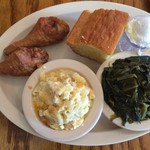 ROSCOE'S HOUSE OF CHICKEN AND WAFFLES - menu#22 / マカロニチーズ,カラードグリーン,コーンブレッドとフライドチキン
      
      Leg (ドラム) 脚