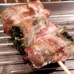 新小屋 - 「ウンチェーの豚バラ巻」ウンチェーの歯ごたえと苦味、そして豚バラの脂のおいしいこと！