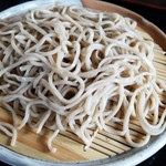 そば舎 - 薄いグレーのお蕎麦です。