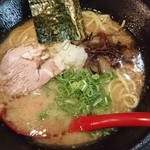 山嵐黒虎 - 黒背脂豚骨　780円(税込)