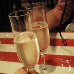 アセナ - シャンパンで乾杯！